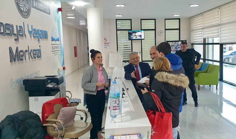 Başkan Büyükkılıç, Talas Sosyal Yaşam Merkezi’nde Vatandaşlarla Bir Araya Geldi