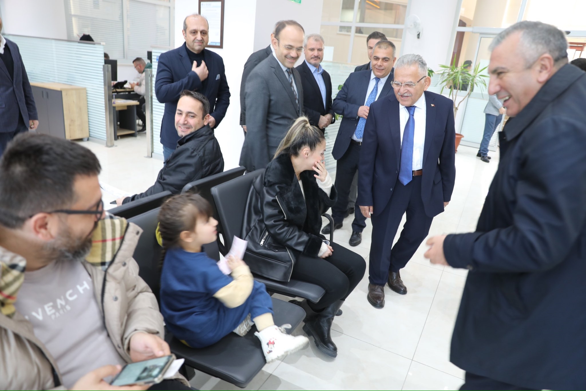 KASKİ'yi Ziyaret Eden Başkan Büyükkılıç, Vatandaşlar ile Buluştu