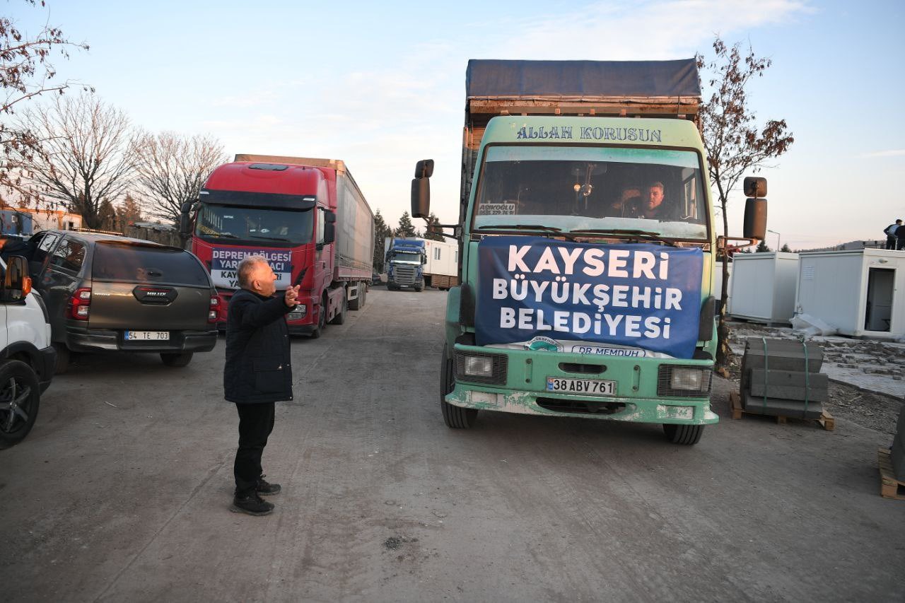 Başkan Büyükkılıç, Kahramanmaraş'a Gelen Yardım Tırlarını Karşıladı