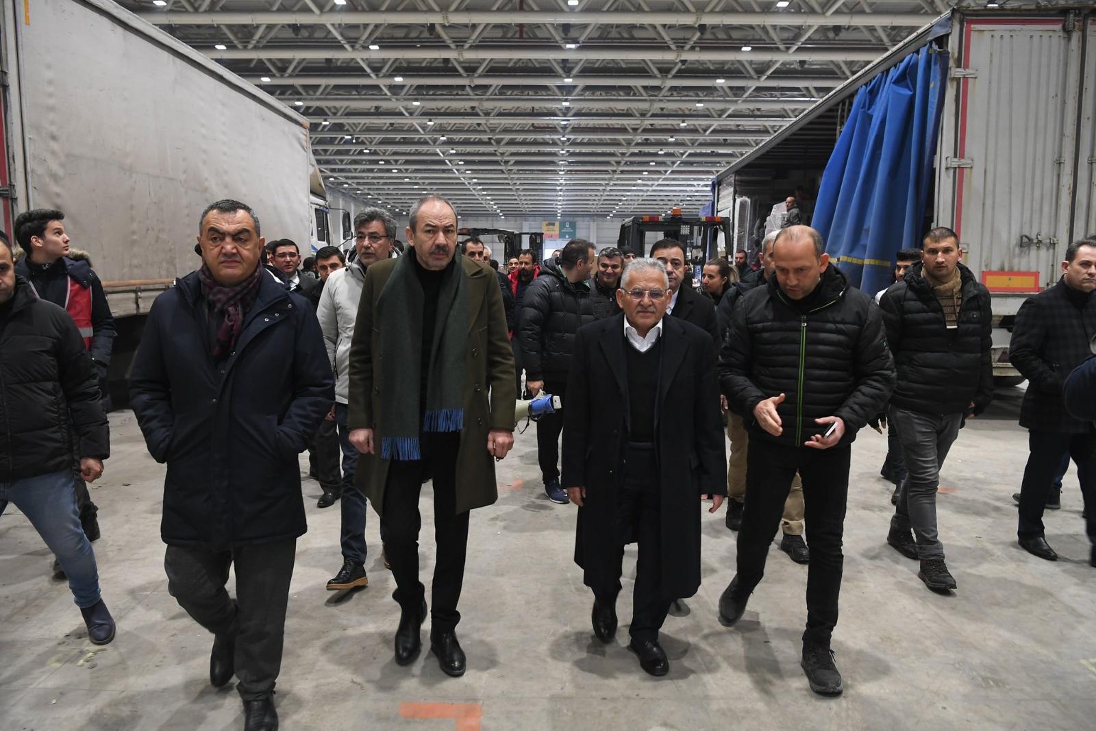 Başkan Büyükkılıç, OSB’de Yardım Toplama Merkezi’ni Ziyaret Etti