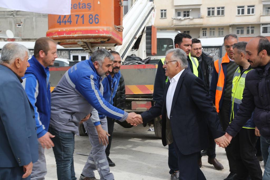 Başkan Büyükkılıç, Vali Çiçek ile Birlikte Konteyner Çarşı’da İncelemelerde Bulundu