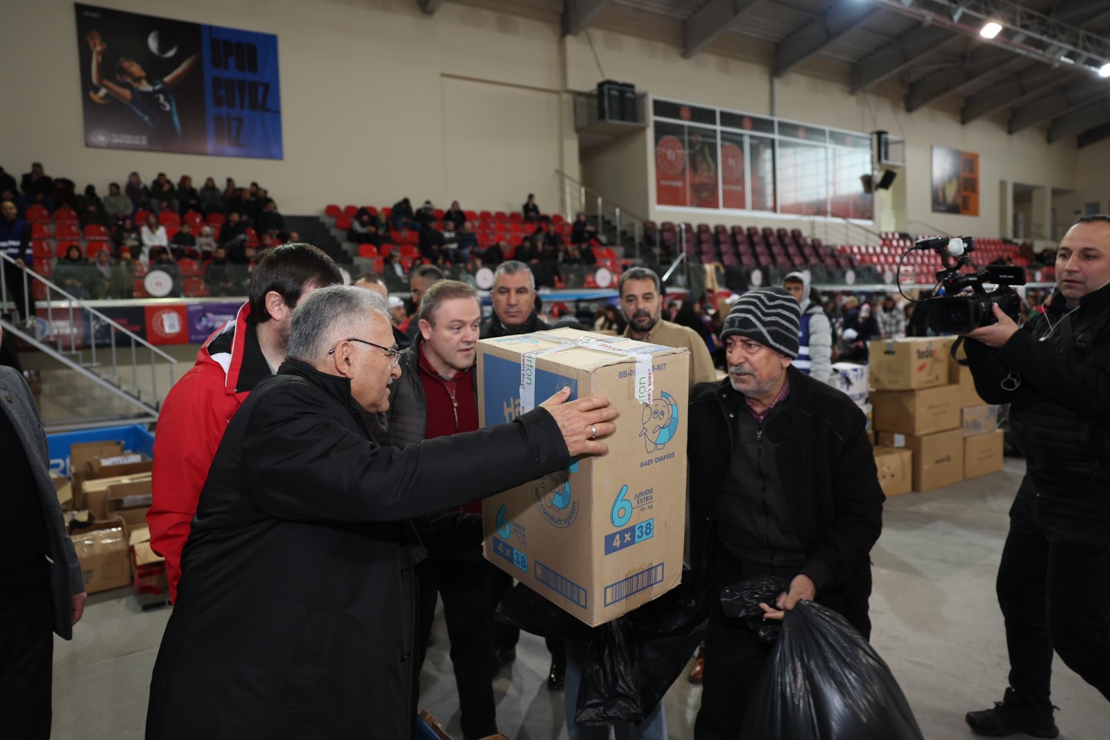 Büyükkılıç’tan Bölgenin En Büyük Deprem Lojistik Merkezi’nde İnceleme