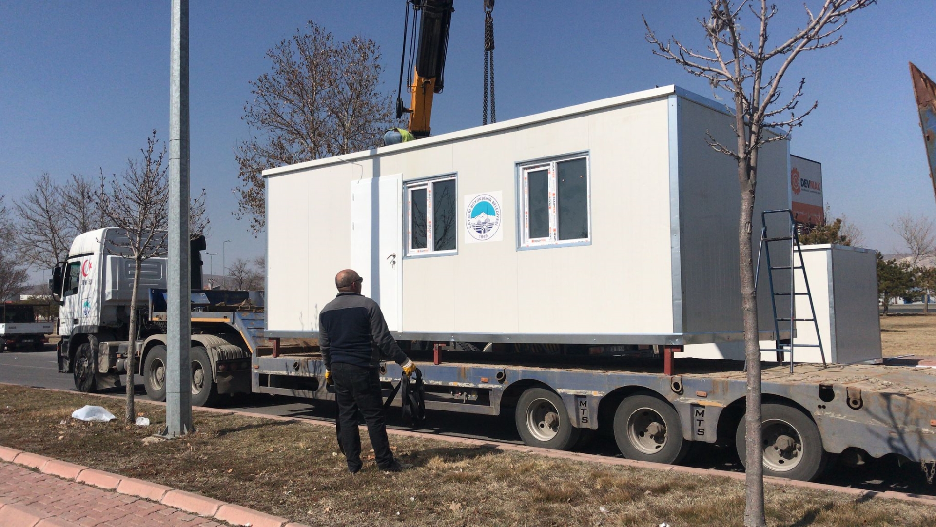 Büyükşehir’den Sarız’a 5 Adet Konteyner
