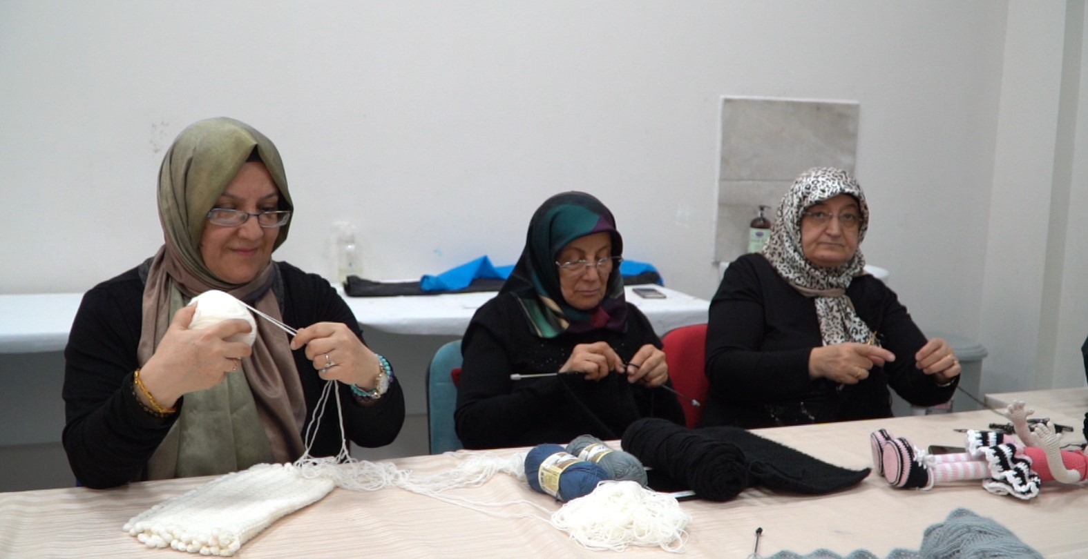 Kayseri Büyükşehir ‘İyilik’ Örüyor, Depremzedeler Isınıyor