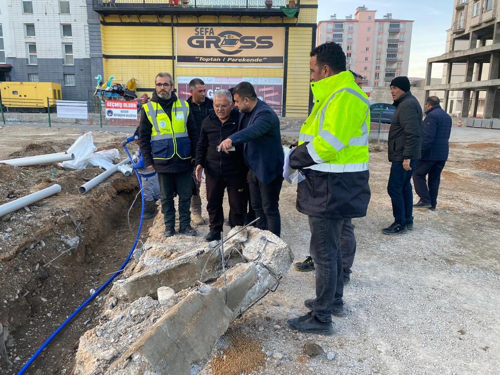 Kayseri Büyükşehir’in Afet Bölgesinde Bir İlk Olacak Konteyner Çarşı Yapımı Tüm Hızıyla Sürüyor
