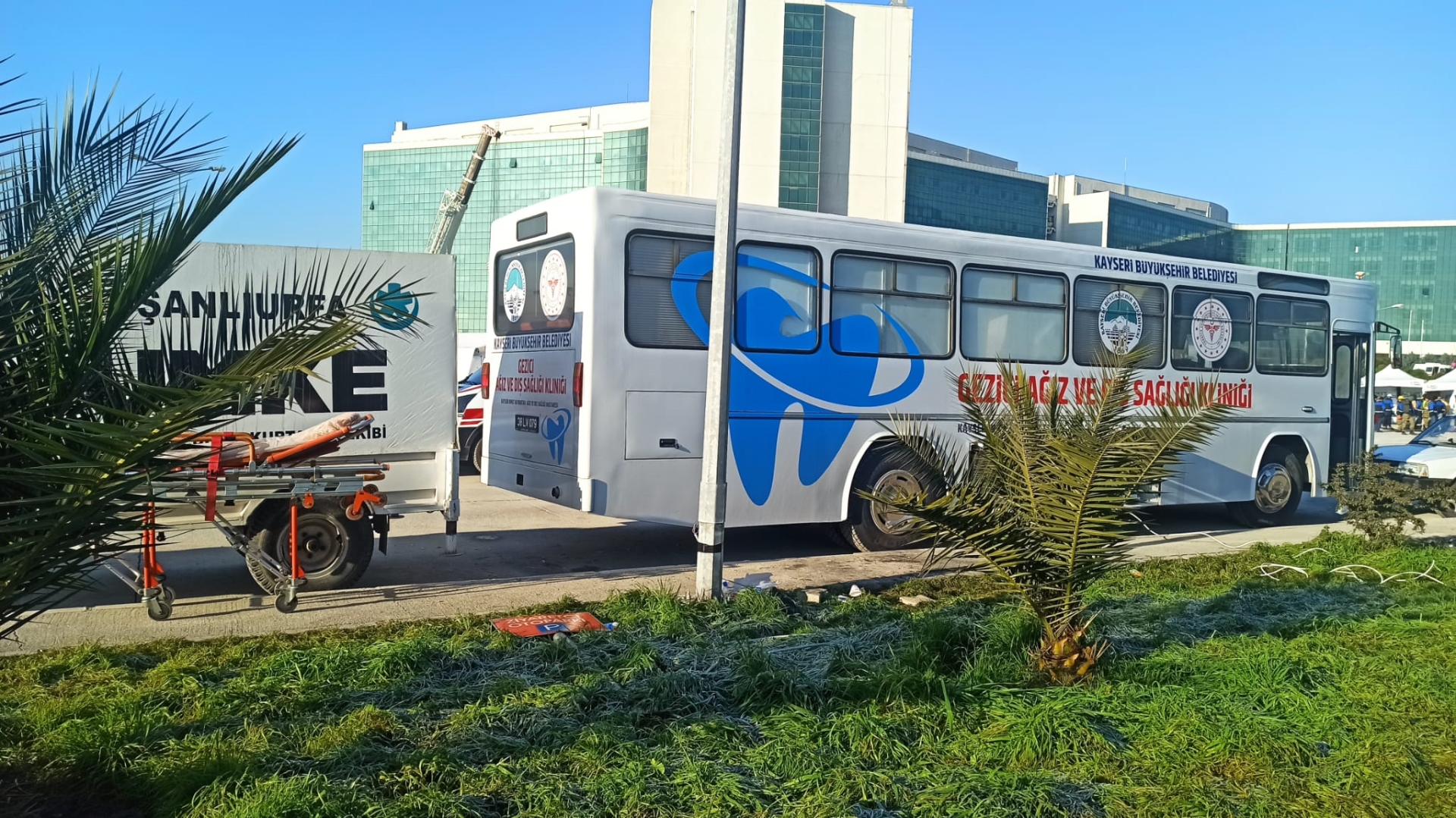 Kayseri Büyükşehir’in Gezici Ağız ve Diş Sağlığı Kliniği, Hatay’da Depremzedelerin Hizmetinde