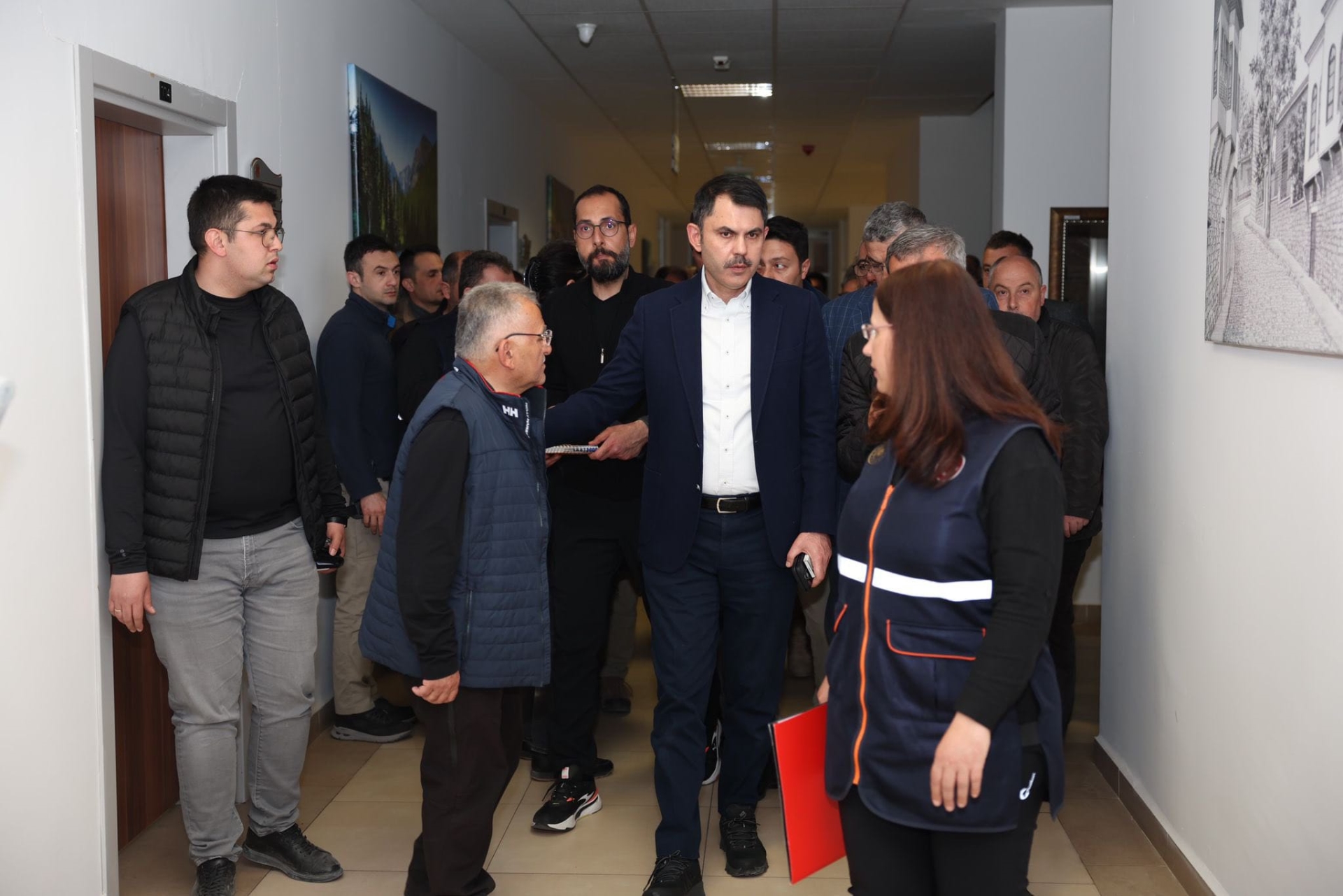 Bakan Kurum ve Başkan Büyükkılıç Deprem Bölgesinde Çalışmaları Değerlendirdi