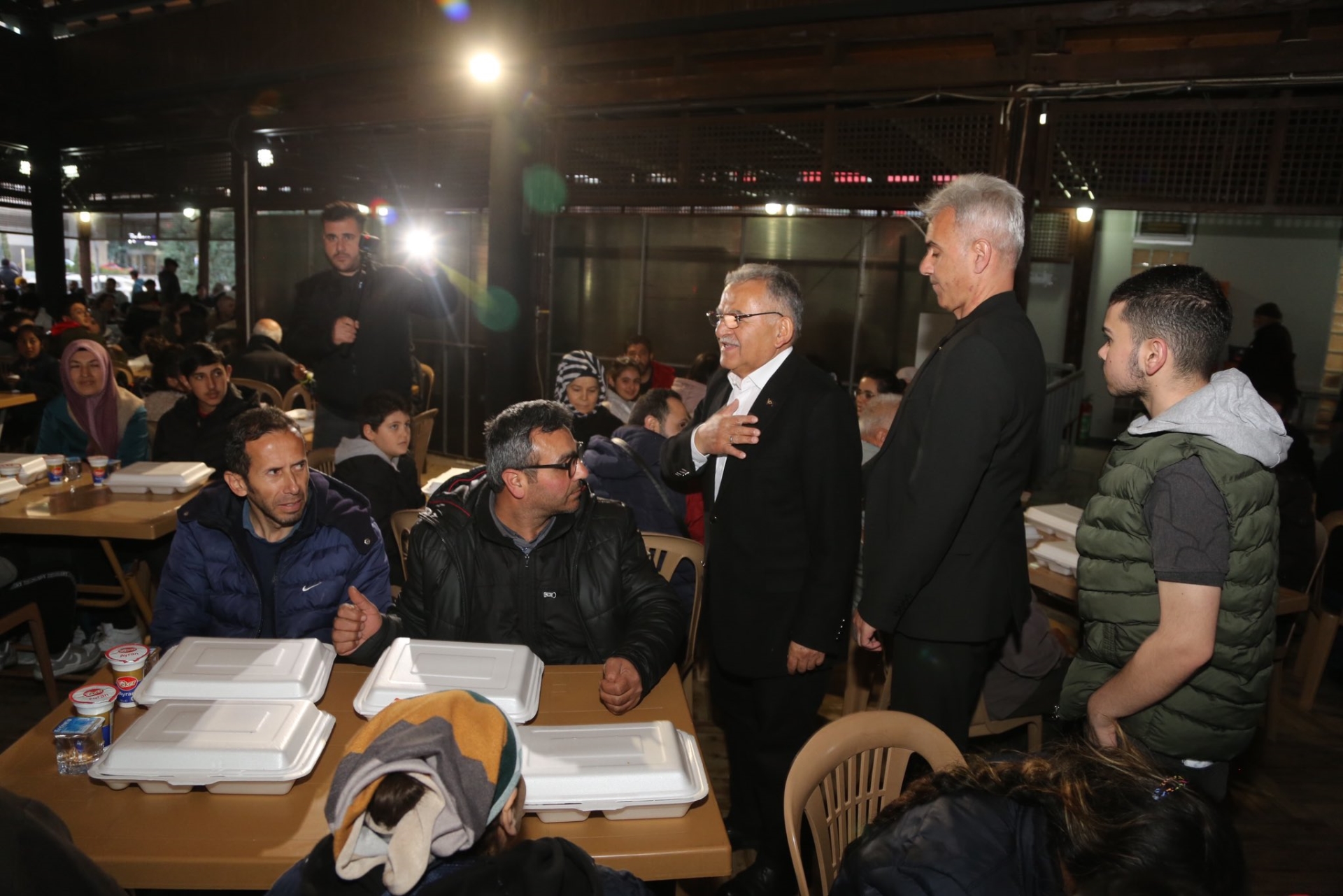 Başkan Büyükkılıç, İftarını Vatandaşla “Muhabbet”te Açtı