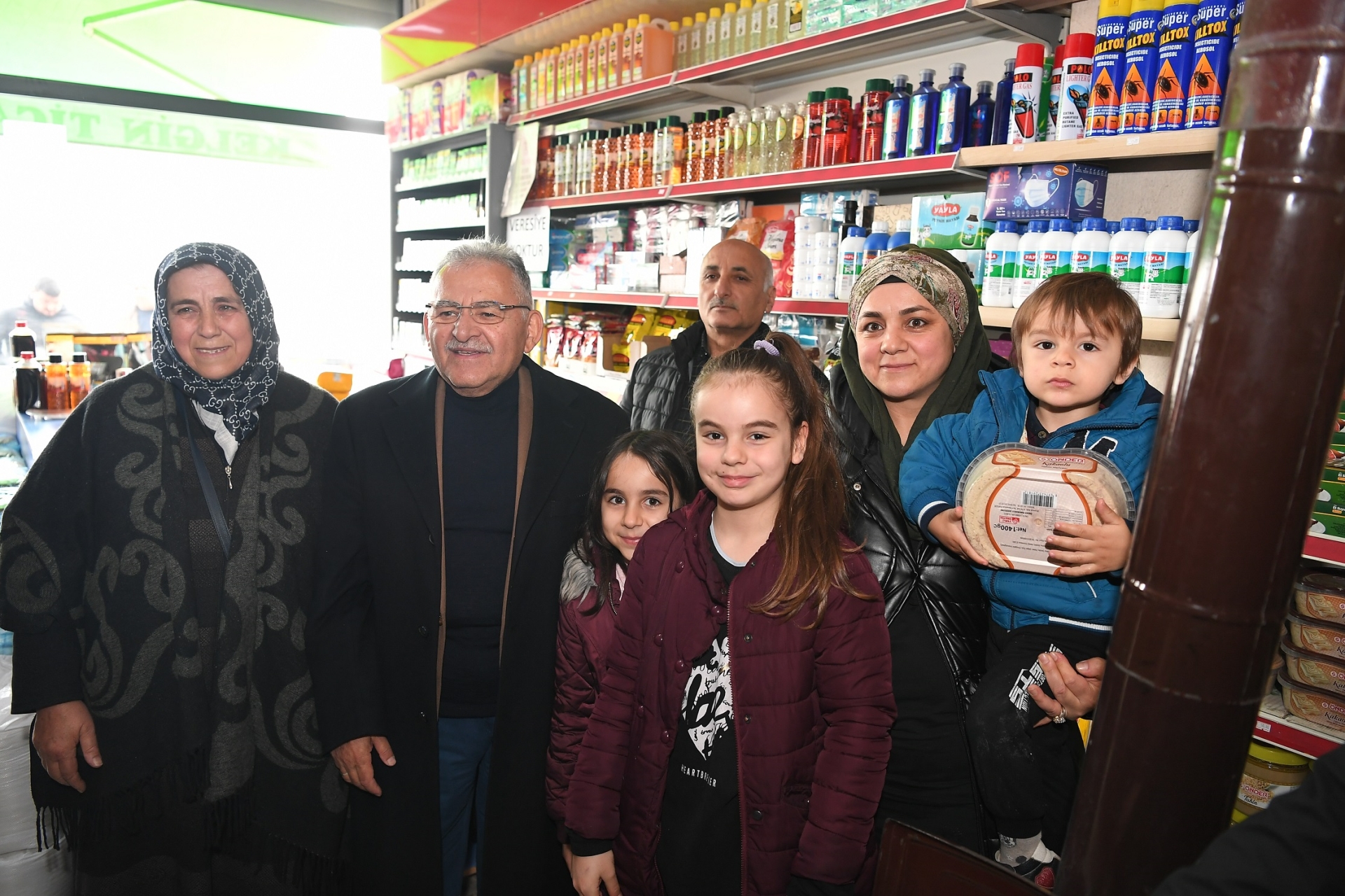 Büyükkılıç, Tomarza’da Esnaf ve Vatandaşla Buluştu