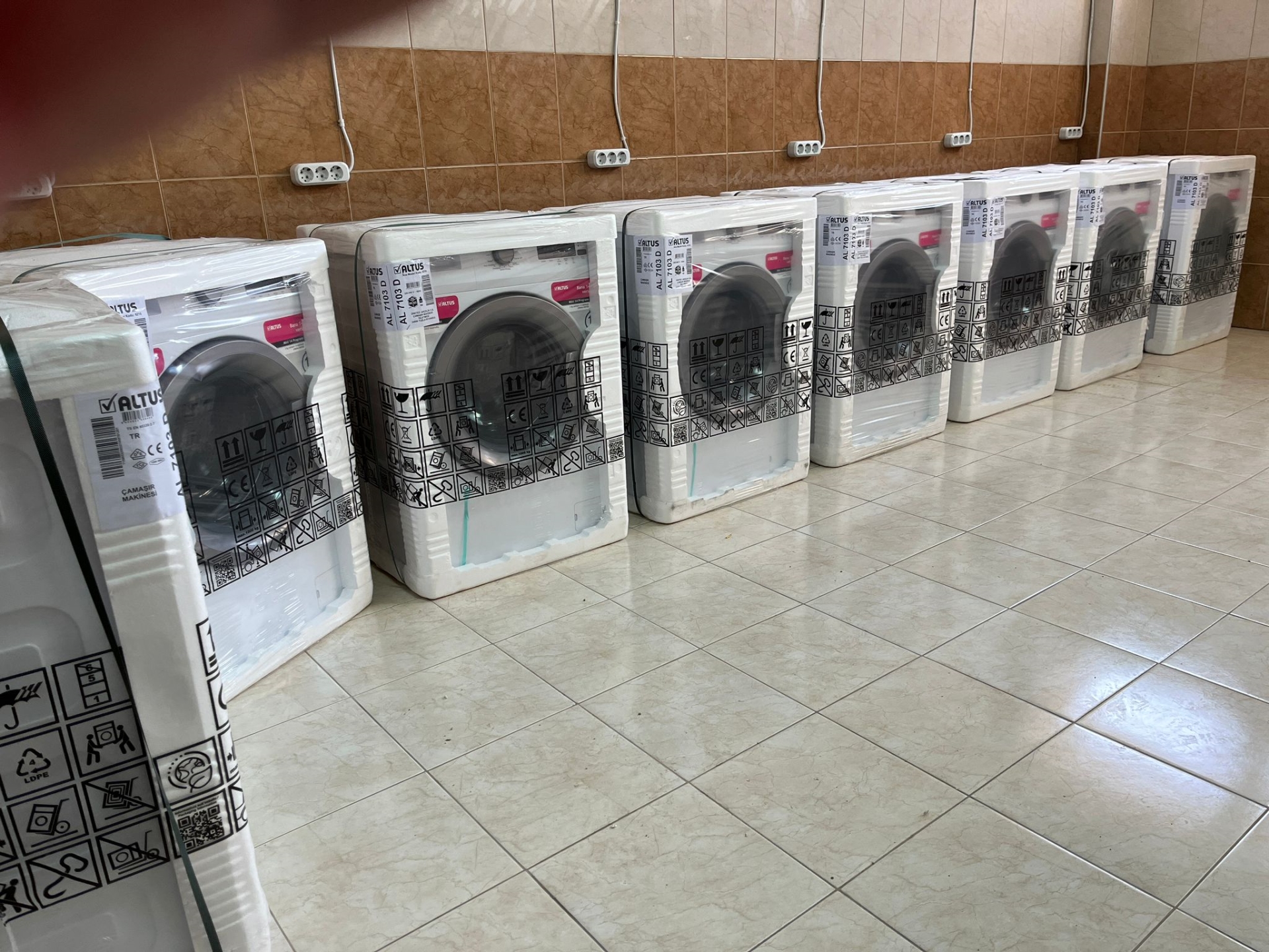 Kayseri Büyükşehir’den Konteyner Kent’e 20 Çamaşır, 15 Kurutma Makinesi
