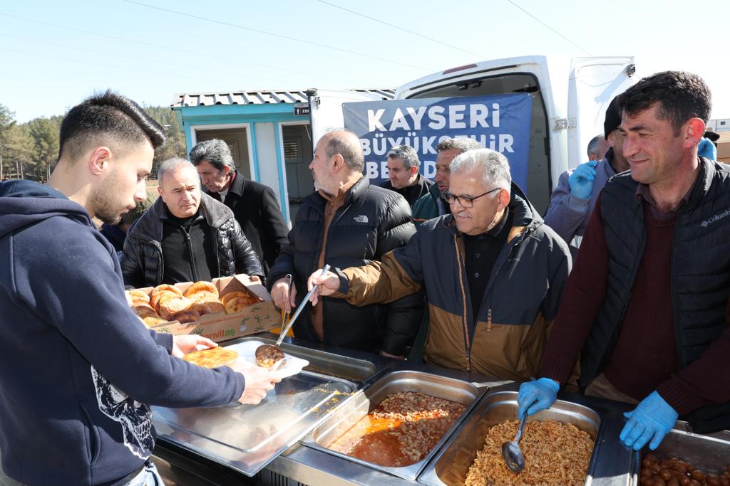 Kayseri ve Kahramanmaraş’ta İftar Sofraları Büyükşehir’den