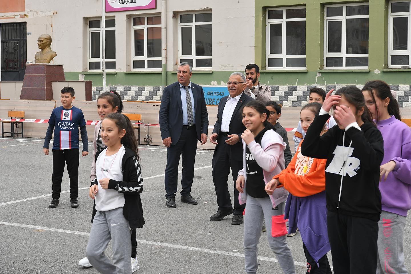 Vali Çiçek ve Başkan Büyükkılıç’tan Eğlenceli Deprem Bilinçlendirmesi