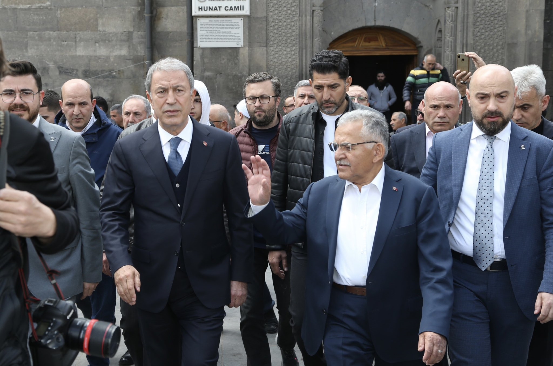 Bakan Akar ile Başkan Büyükkılıç, Bayram Sevincini Vatandaşlarla Yaşadılar