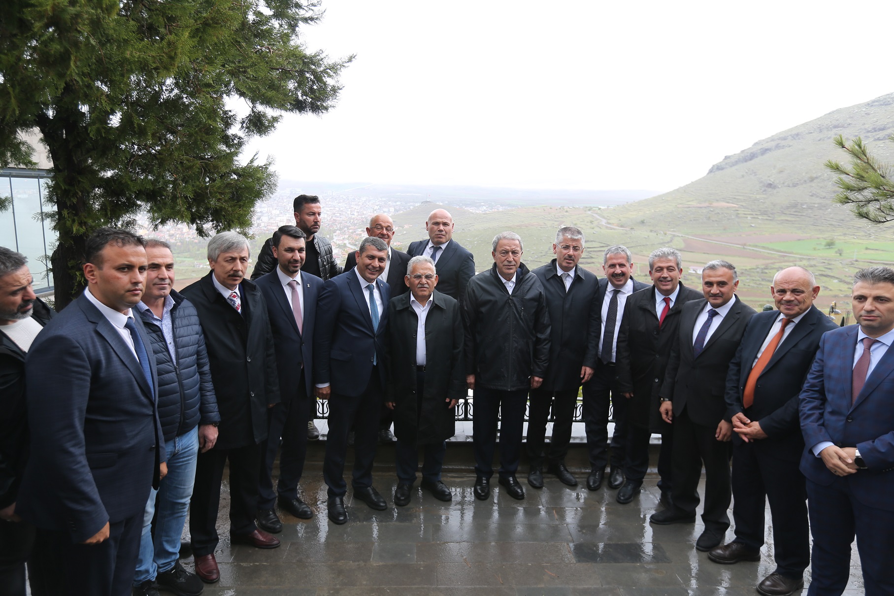 Bakan Akar ile Başkan Büyükkılıç, Yahyalı ve Develi’de Müjdelerle Gönülleri Fethetti