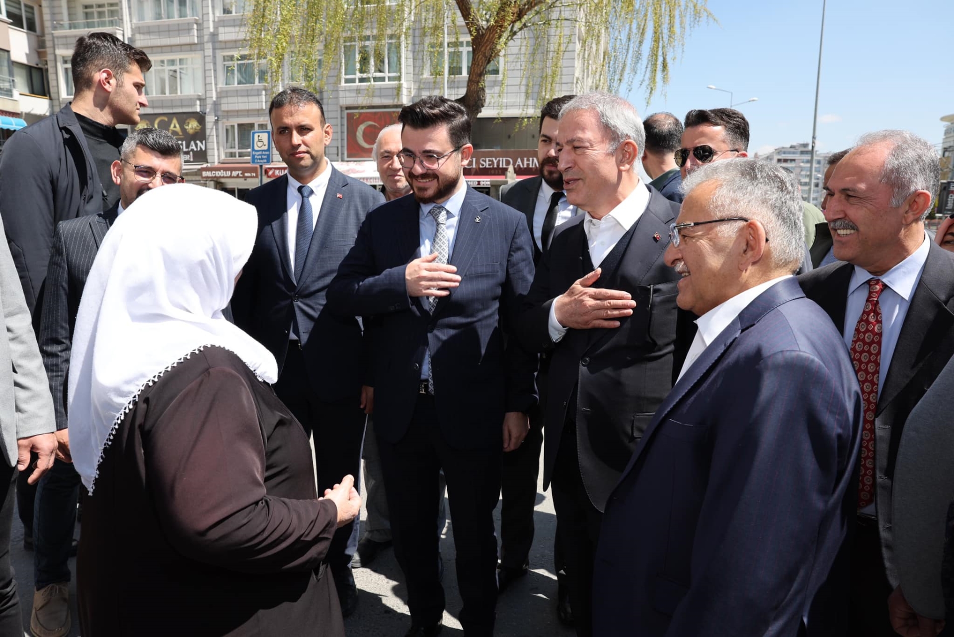 Bakan Akar ile Başkan Büyükkılıç’tan Esnaf Ziyareti