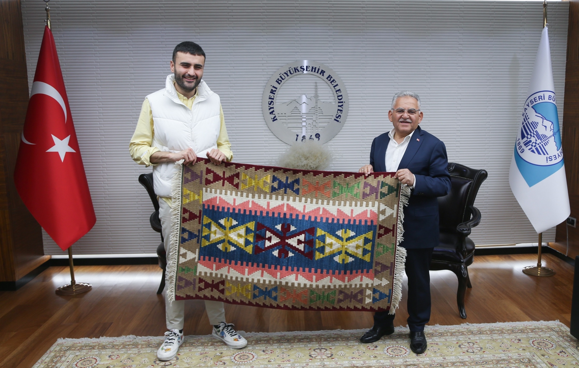 CZN Burak’tan Başkan Büyükkılıç’a Ziyaret