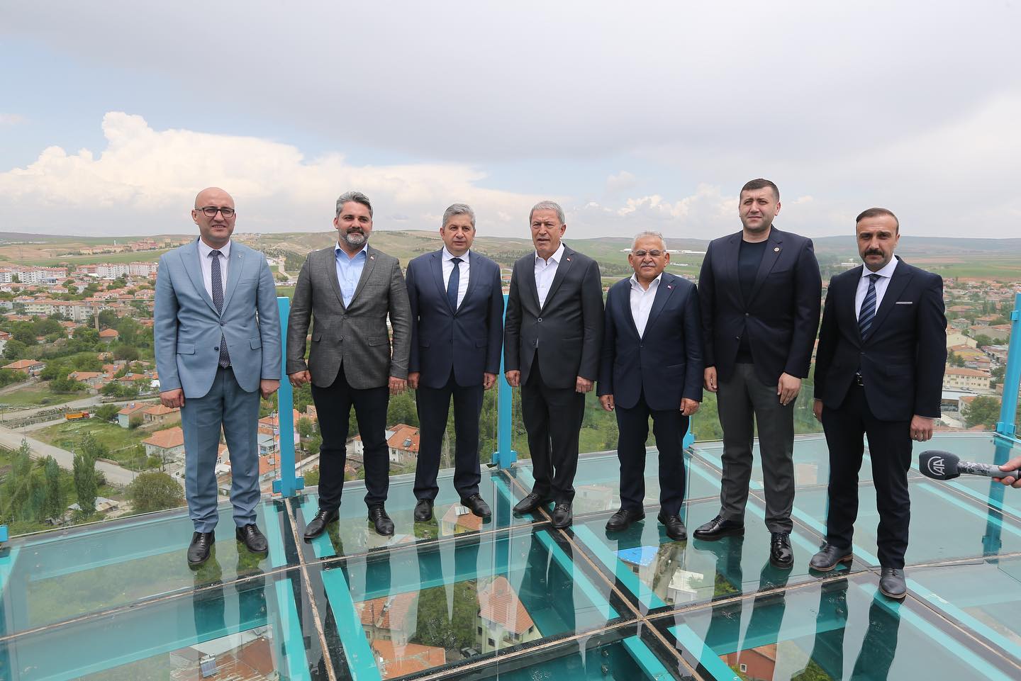 Bakan Akar, Başkan Büyükkılıç ve Milletvekili Ersoy Cam Seyir Terası’nda Bünyan’ı İzledi