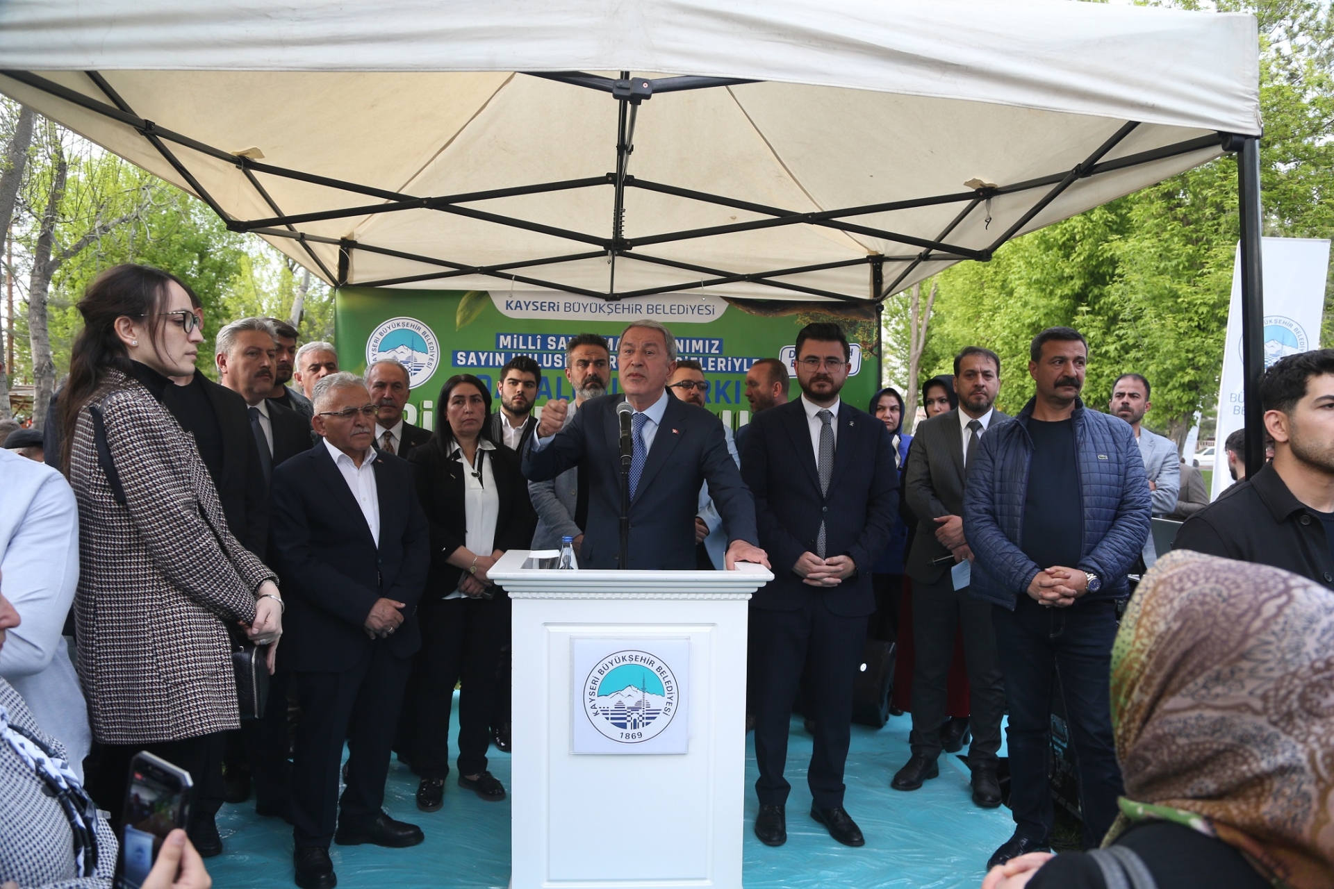 Bakan Akar’a Büyükşehir Pikniğinde Yoğun İlgi