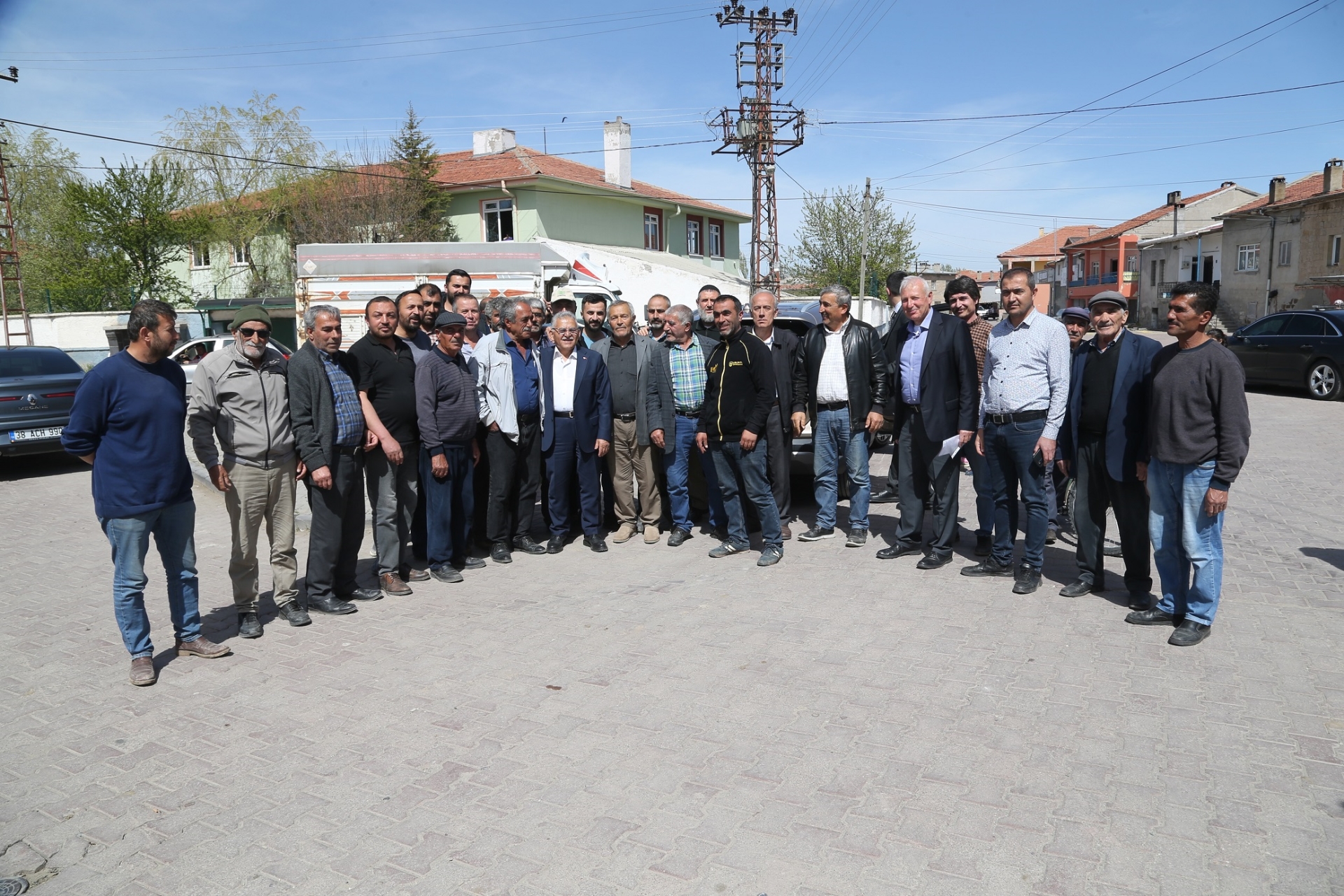 Başkan Büyükkılıç’tan Akmescit’e 7 Milyon TL’lik Asfalt Yatırımı
