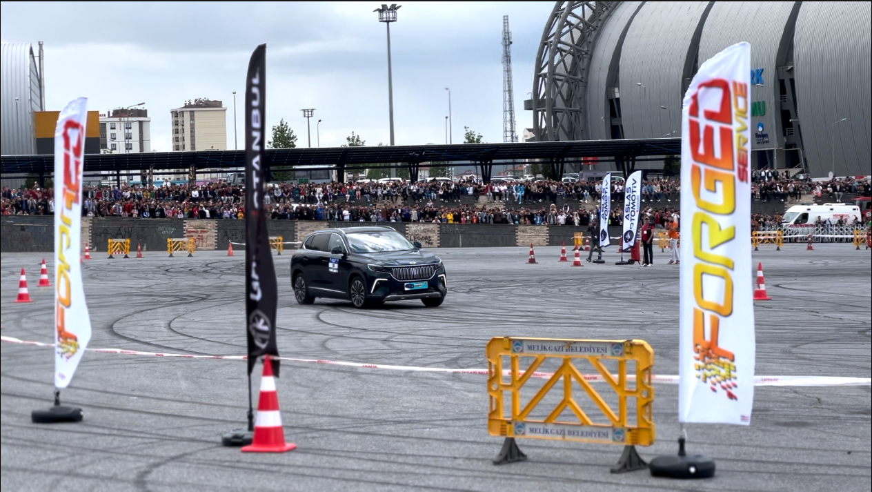 Büyükşehir'den Nefes Kesen TOGG ile Slalom Gösterisi ve Drift Show