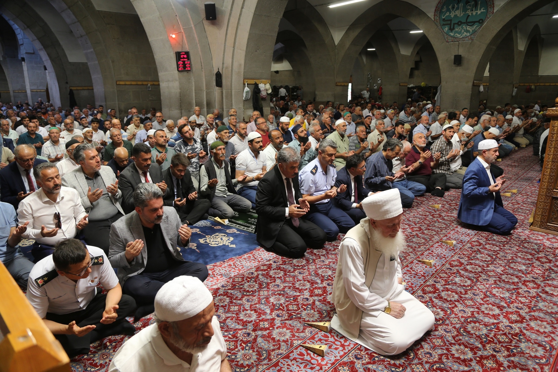 Başkan Büyükkılıç ve Vali Çiçek, 15 Temmuz Şehitleri İçin Düzenlenen Mevlit Programına Katıldı