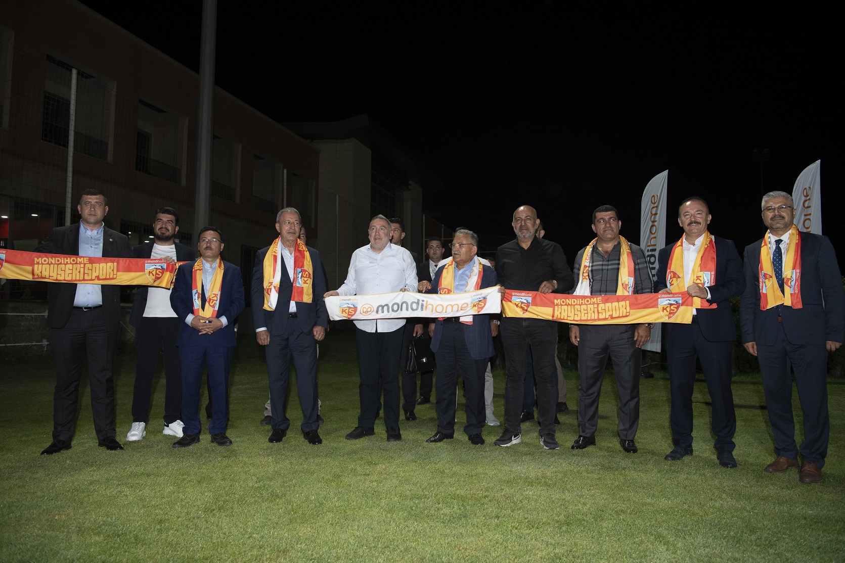Akar, Çiçek ve Büyükkılıç’tan Kayserispor’a Moral Ziyareti