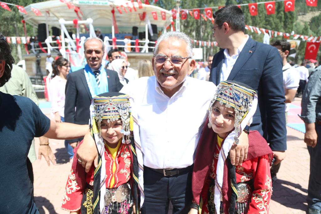 Başkan Büyükkılıç Verdiği Sözü Tuttu, Öğrenciler Zafer Bayramı’nda Bisikletlerine Kavuştu