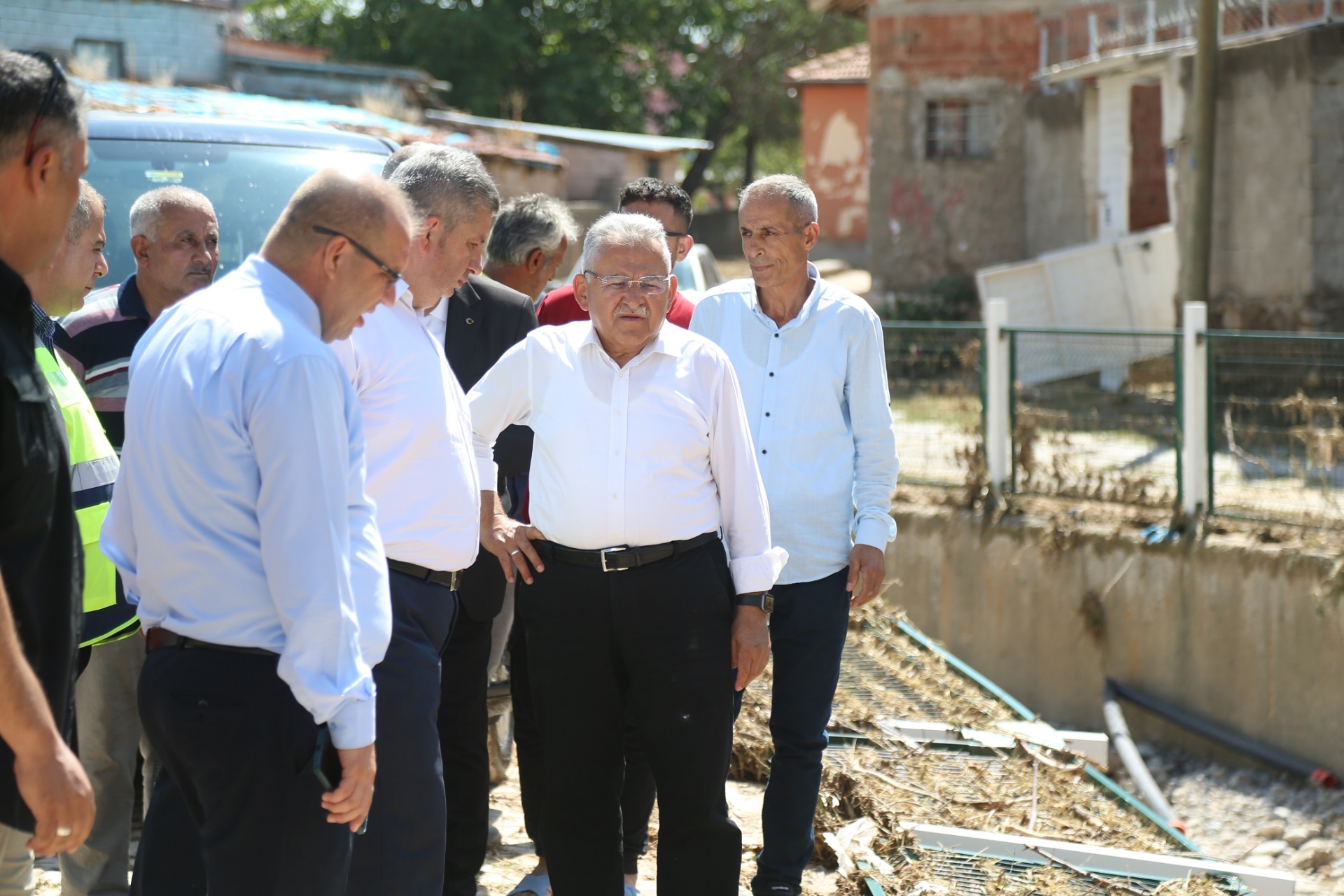 Başkan Büyükkılıç, Bünyan’da Sel Bölgesinde İncelemelerde Bulundu