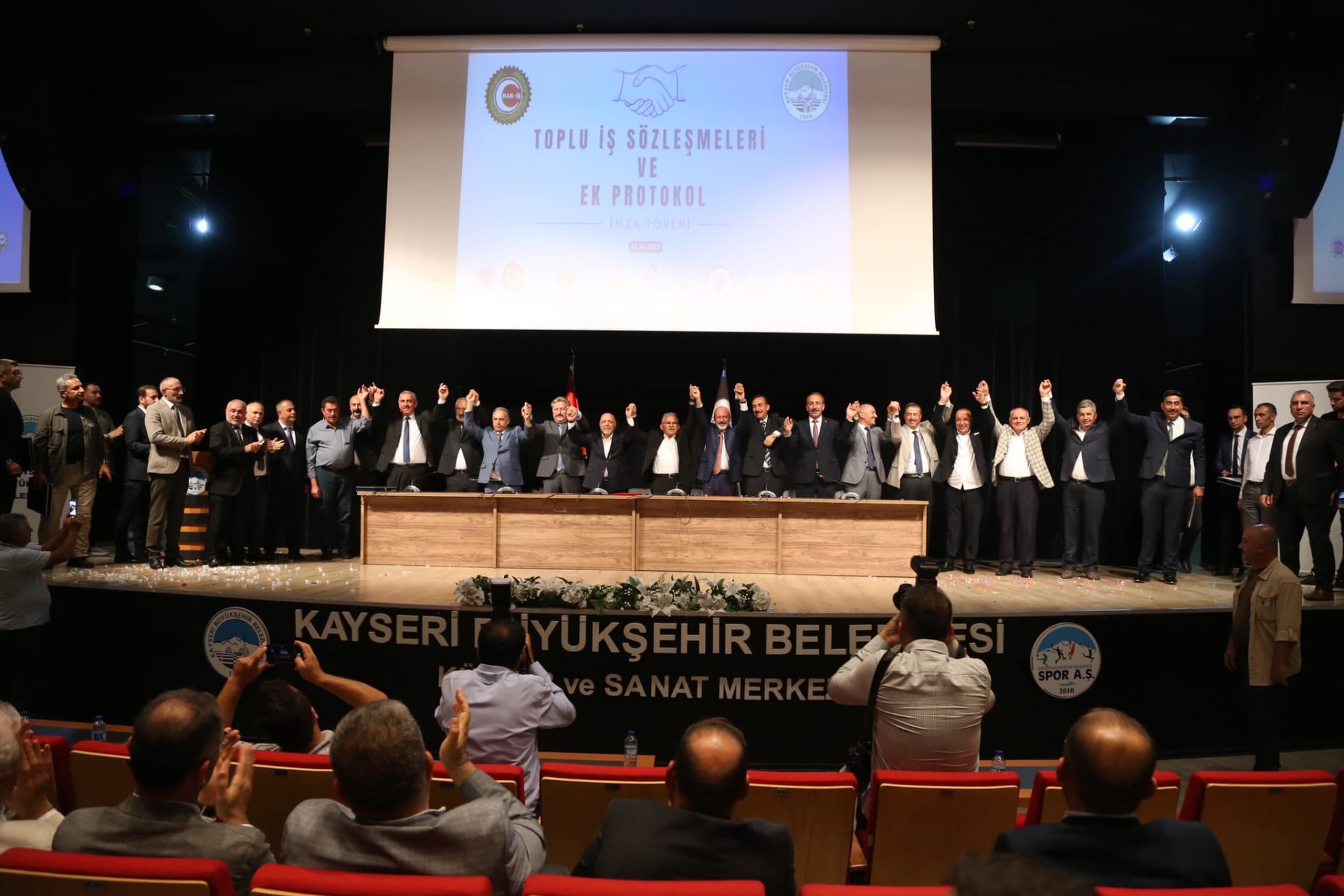 İşçi Dostu Başkan Büyükkılıç: “Sizleri Bağrımıza Basıyoruz”