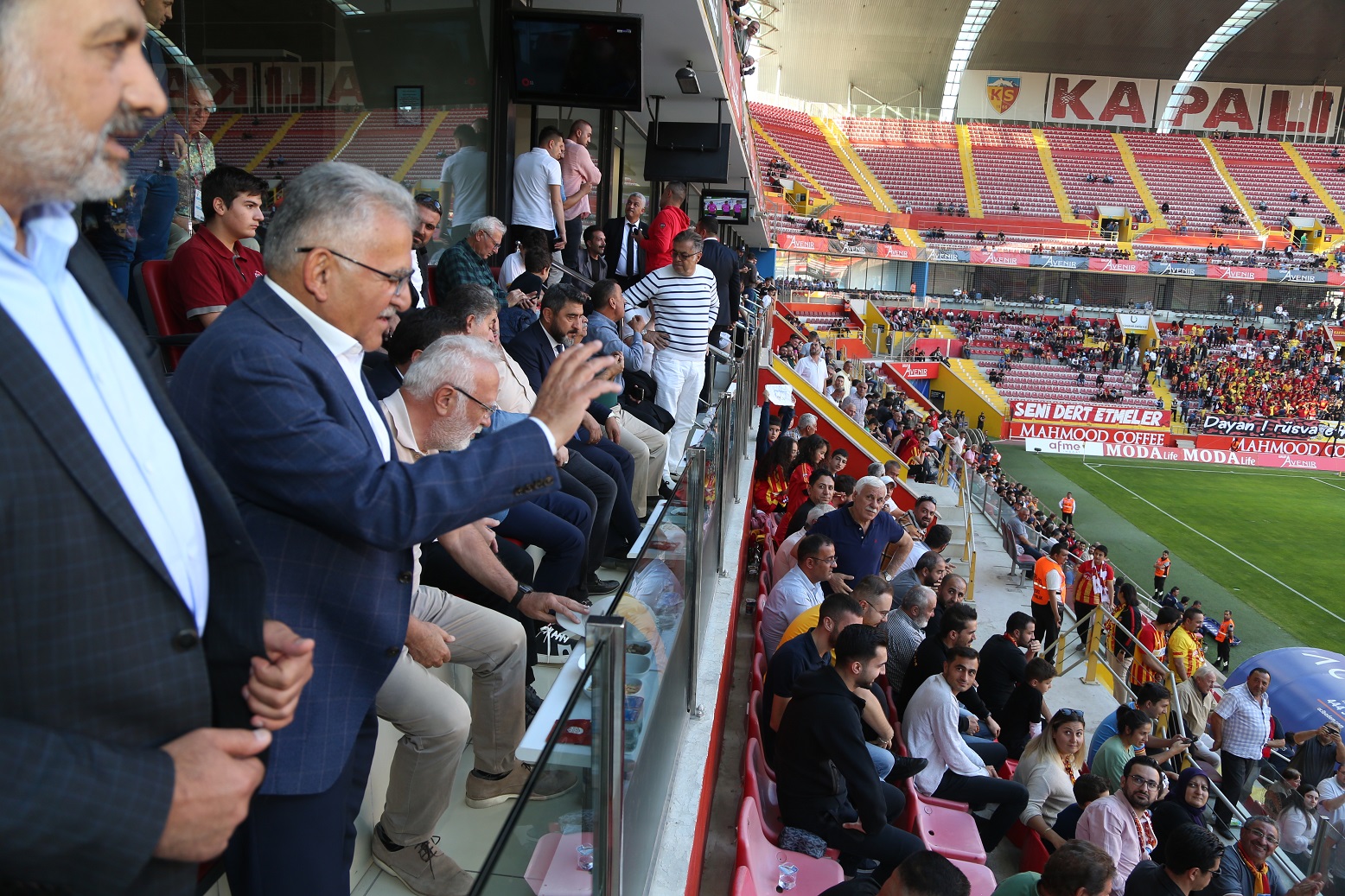 Taraftar, Sporun ve Sporcunun Dostu Başkan Büyükkılıç’ı Bağrına Bastı