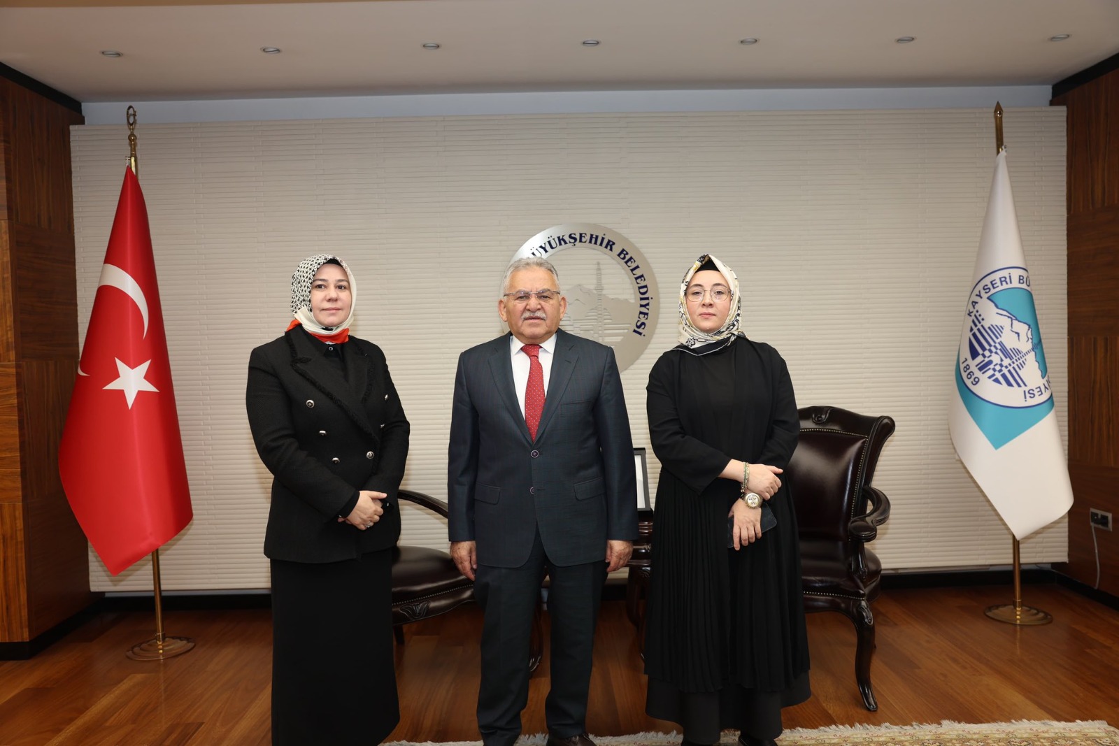 Başkan Büyükkılıç’a AK Kadınlardan Ziyaret