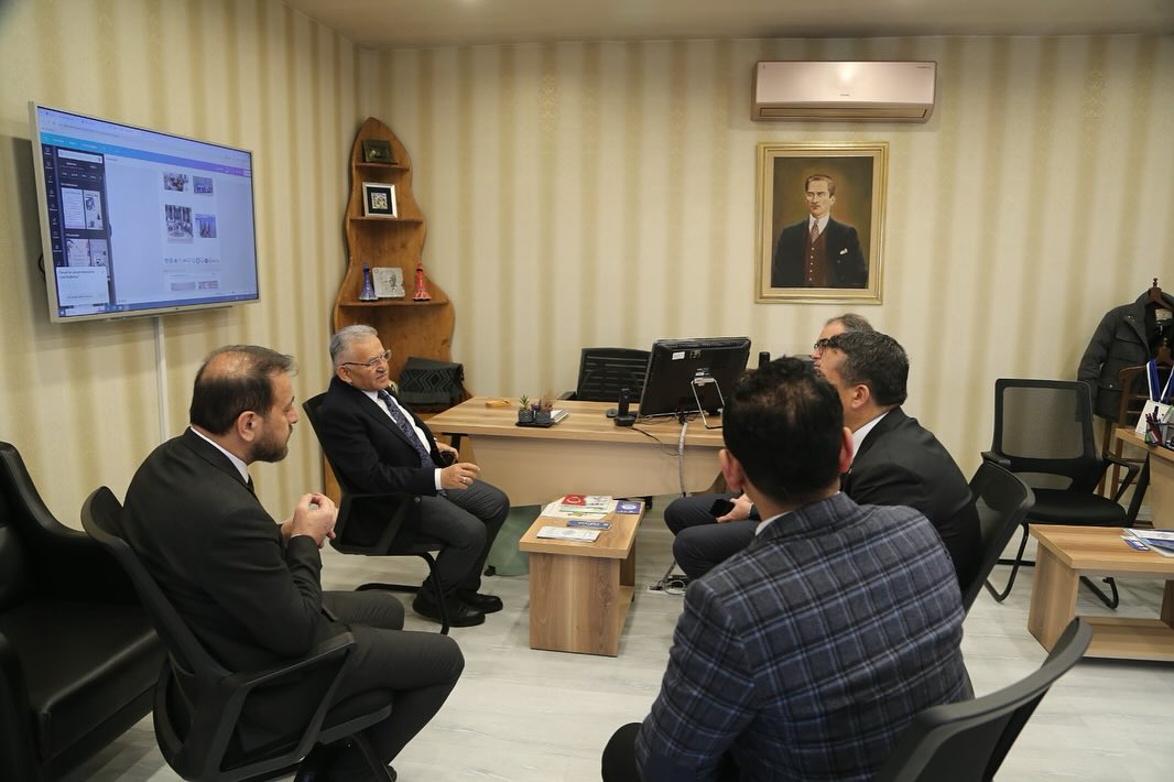 Başkan Büyükkılıç’tan Kayseri Kariyer Merkezi’ne Ziyaret