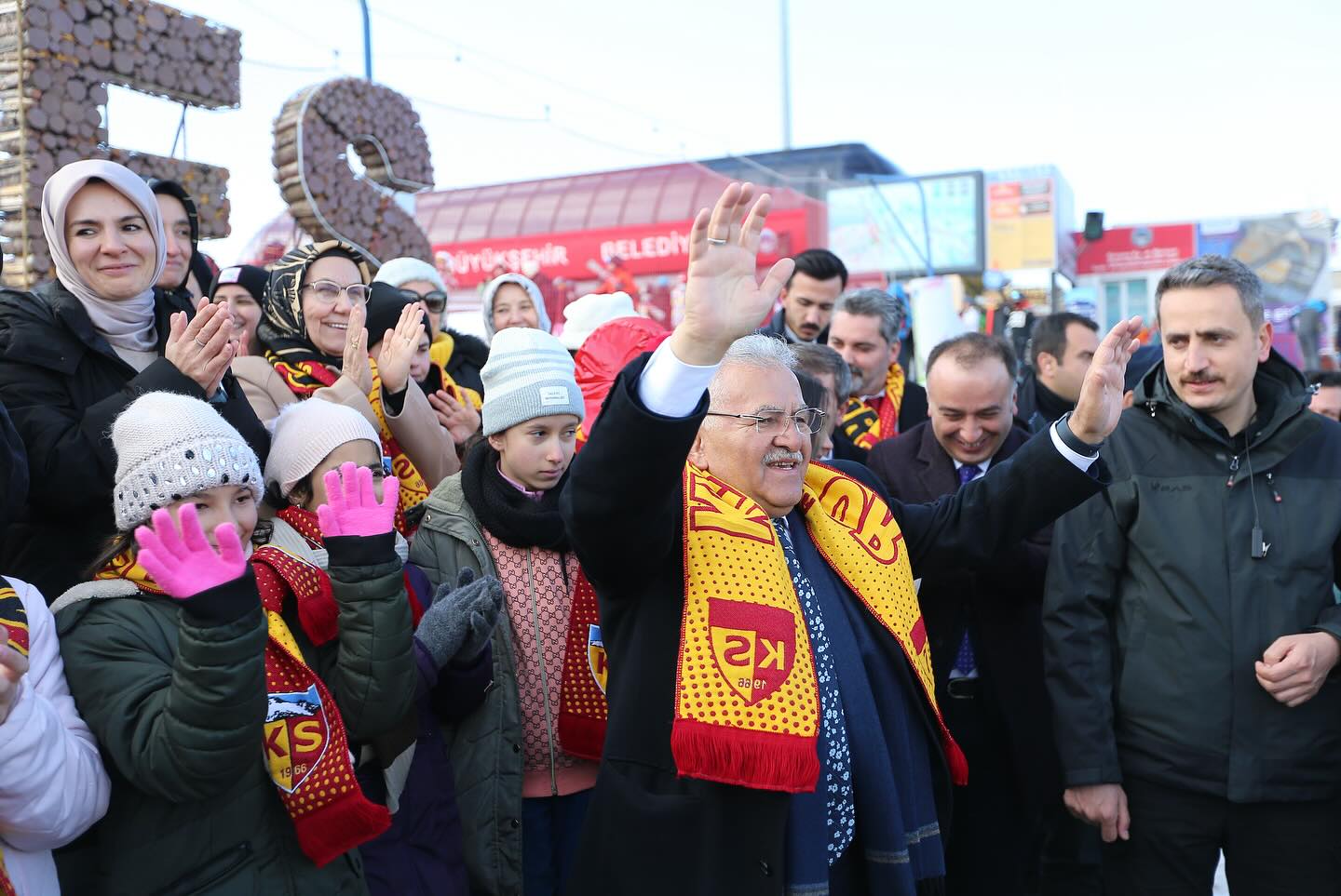 Bakan Göktaş ve Başkan Büyükkılıç, Erciyes’te Şenliğe Katıldı