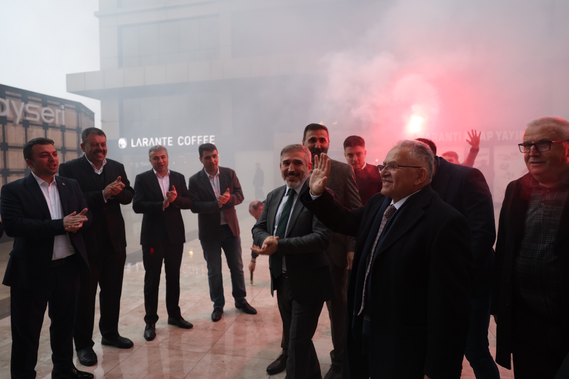 Başkan Büyükkılıç, Öz Ağaç-İş Sendikası’nda Meşalelerle Coşkuyla Karşılandı