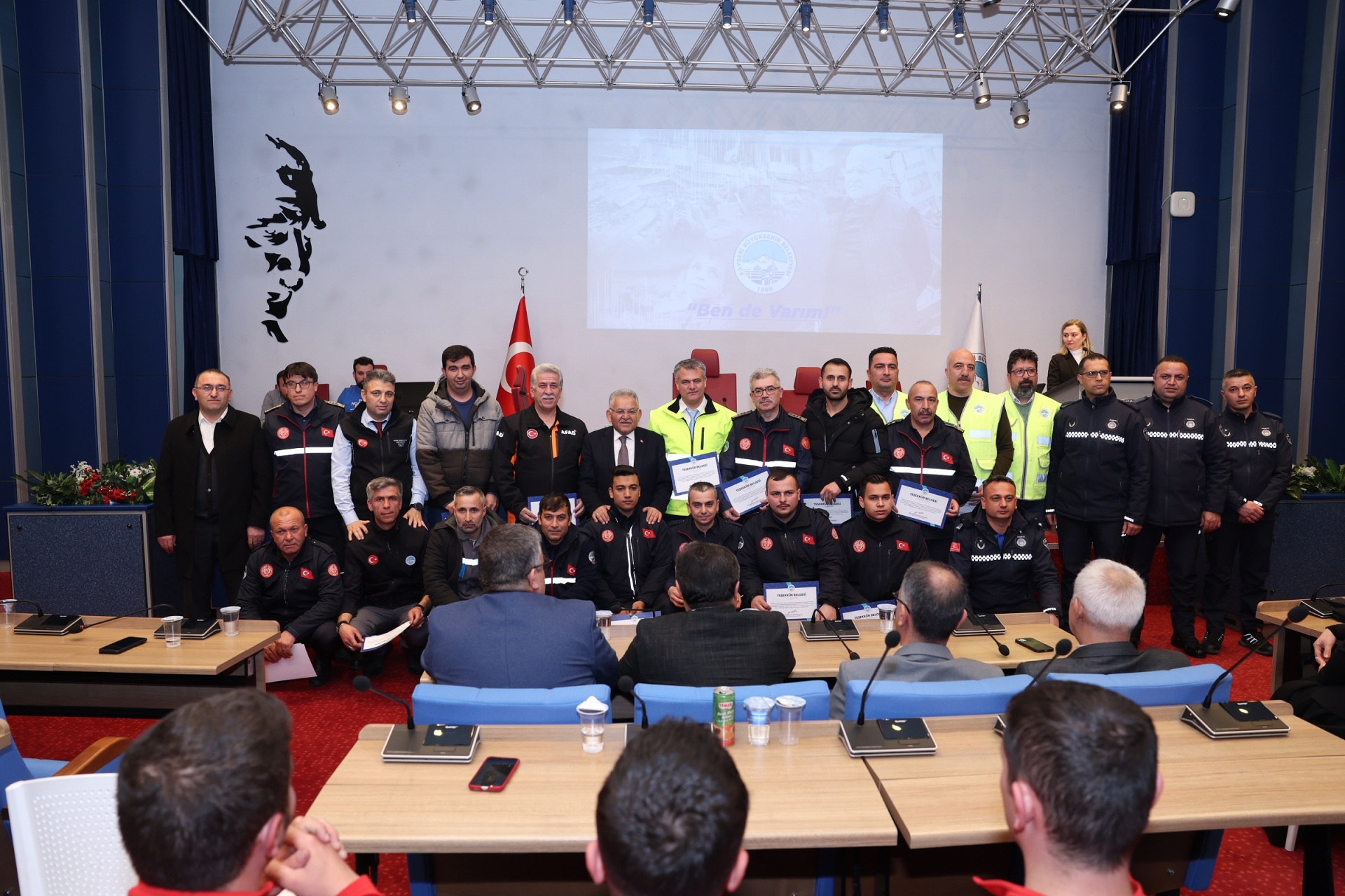 Başkan Büyükkılıç’tan Depremin İsimsiz Kahramanlarına “Teşekkür” Belgesi