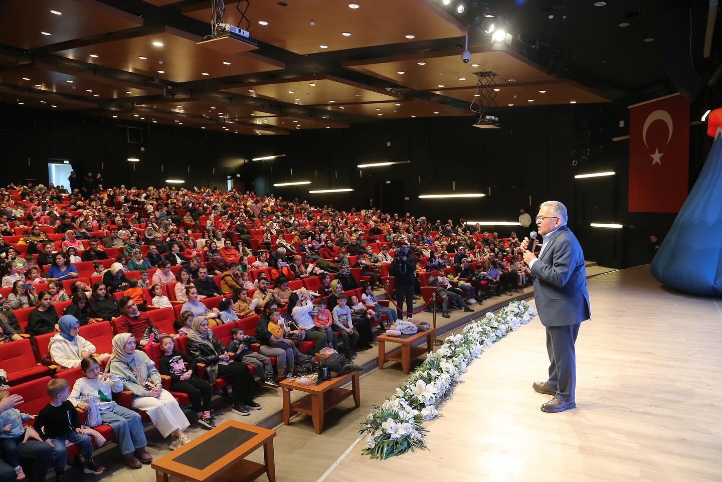 Büyükşehir’den “Çocuklara Özel” Tiyatro
