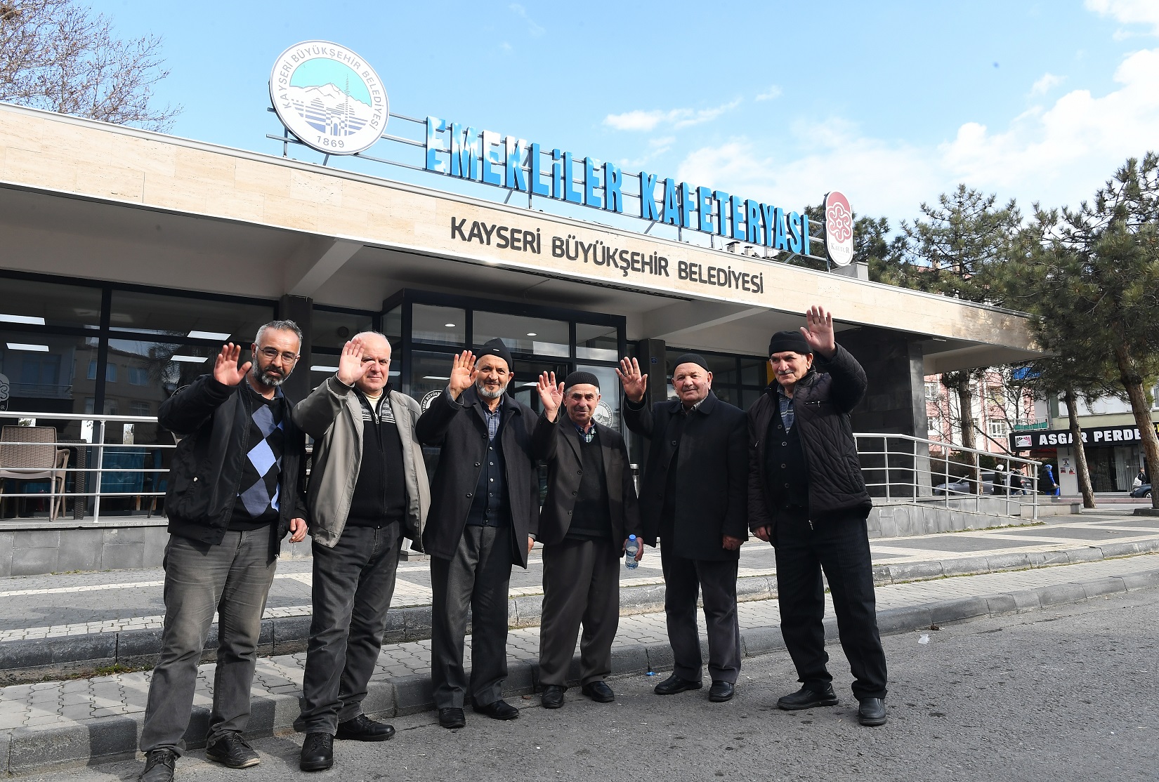 Büyükşehir’in ‘Emekliler Kafeteryası’ Kapılarını Açtı