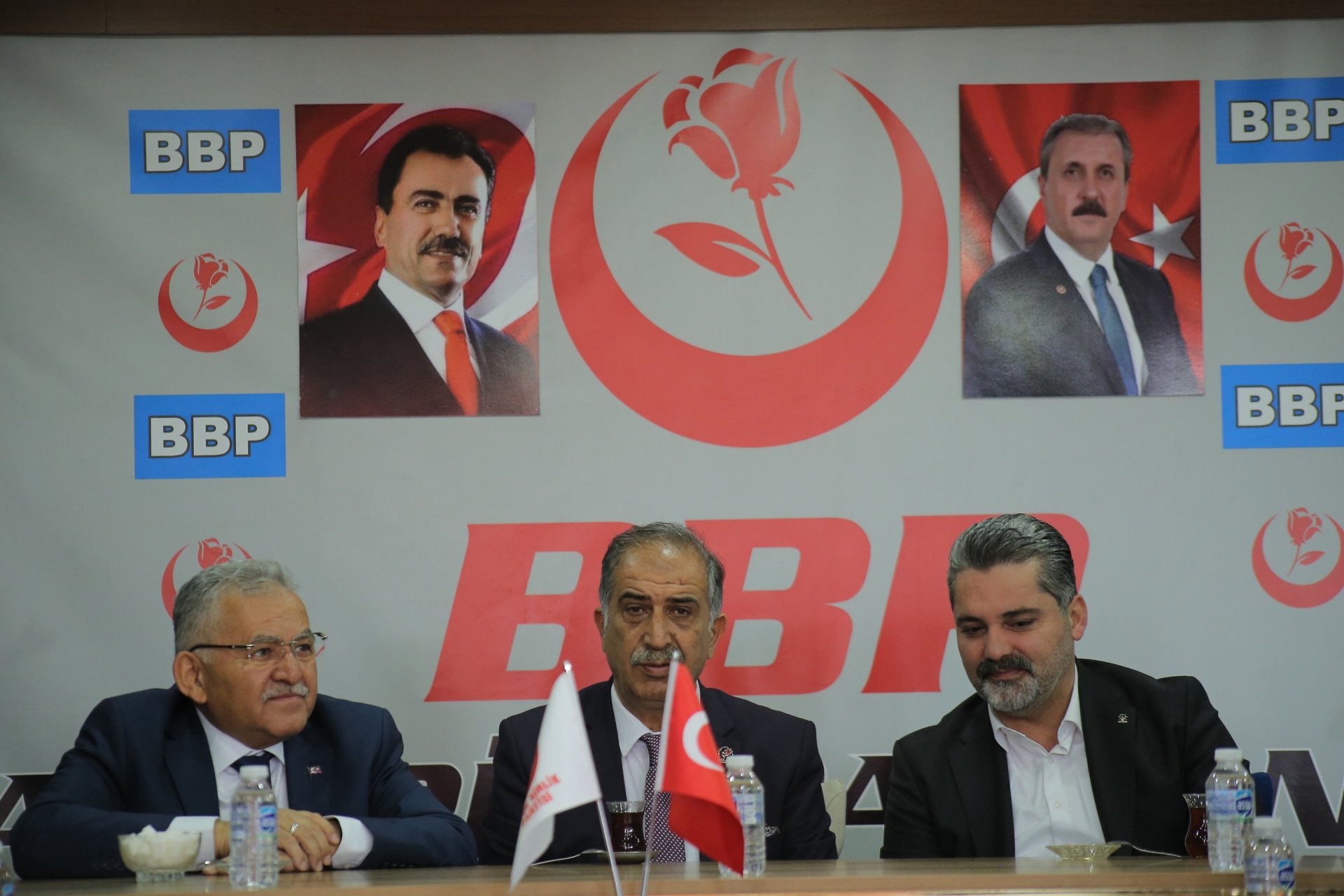 Başkan Büyükkılıç, Büyük Birlik Partisi Kayseri İl Başkanlığı’nı Ziyaret Etti