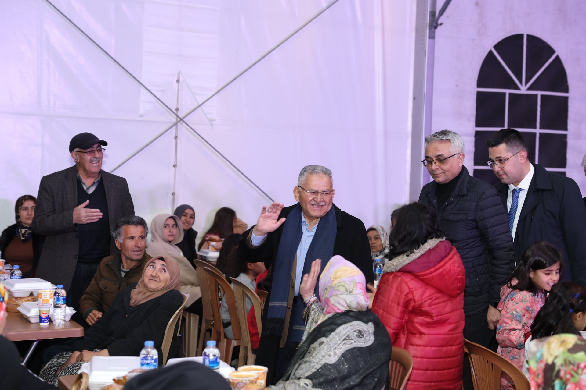 Başkan Büyükkılıç, Büyükşehir’in İftar Sofrası’nı Ziyaret Etti