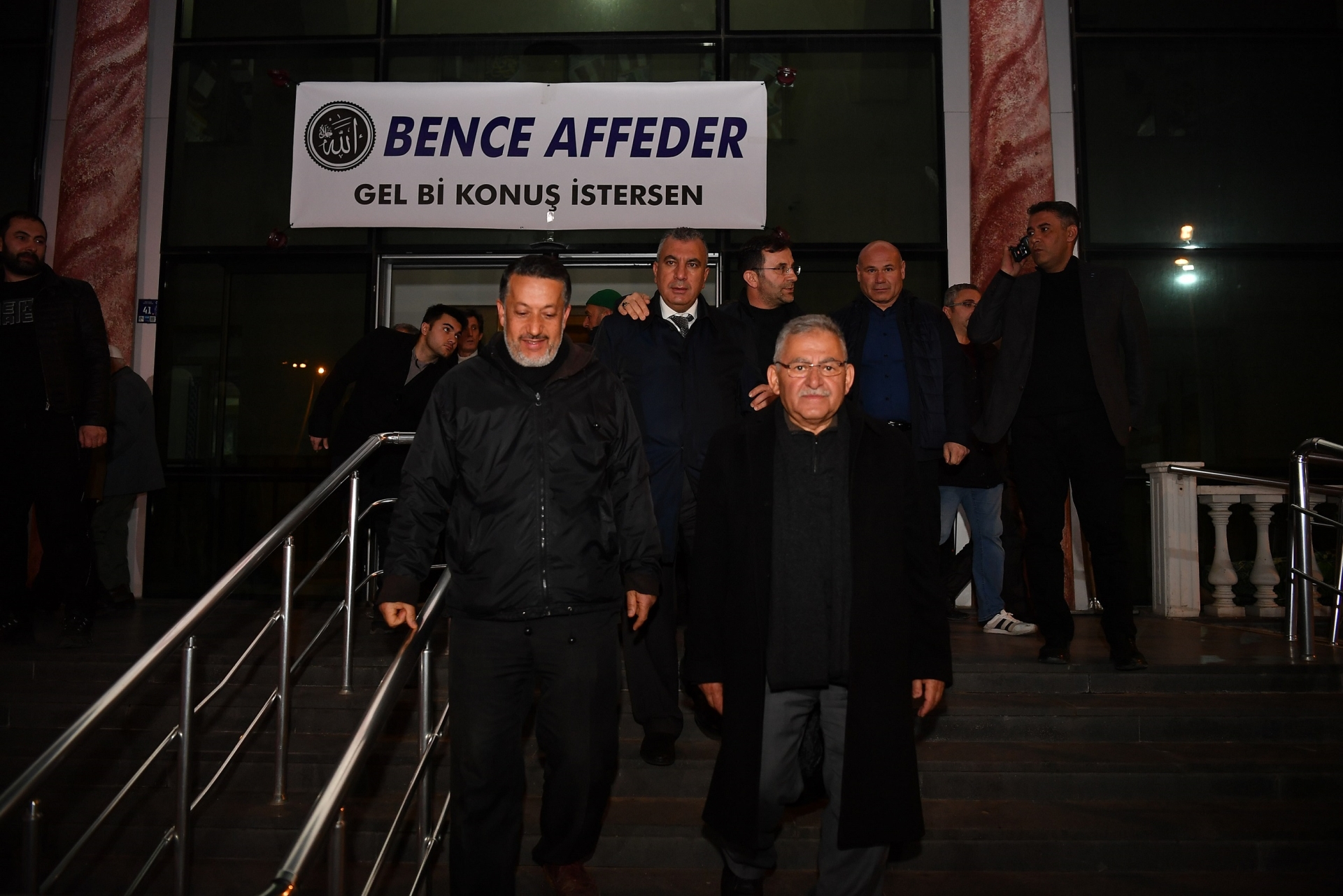 Başkan Büyükkılıç, Zümrüt Mahallesi Sakinleri ile Teravih Sonrası Bir Araya Geldi