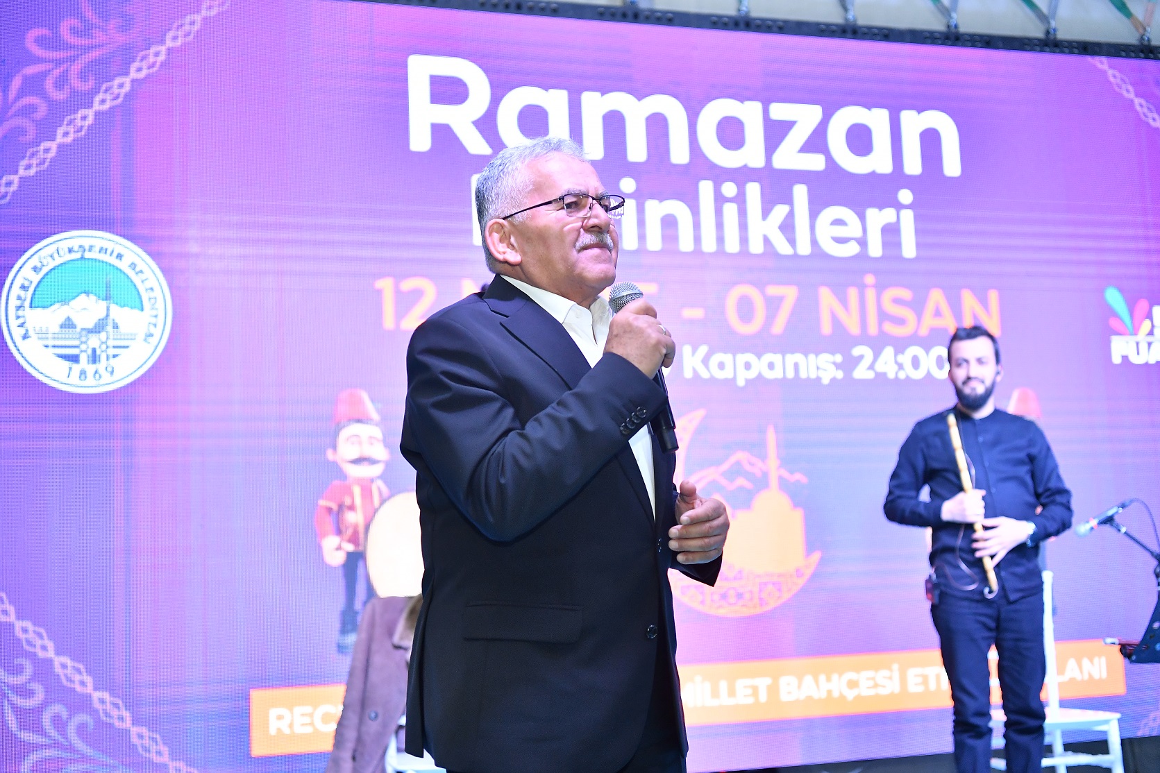 Başkan Büyükkılıç’tan “Uzun İnce Bir Yoldayım” Performansı