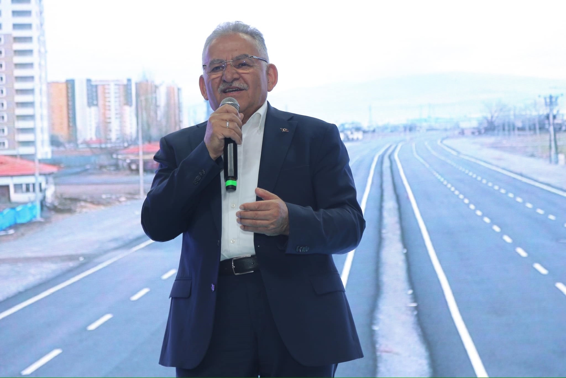Berber ve Kuaförler ile Buluşan Başkan Büyükkılıç: “Biz Biriz, Beraberiz”