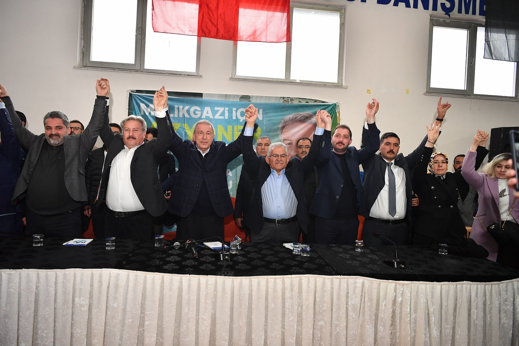 Eskişehir Bağları Sakinleri, Başkan Büyükkılıç’ı Bağrına Bastı