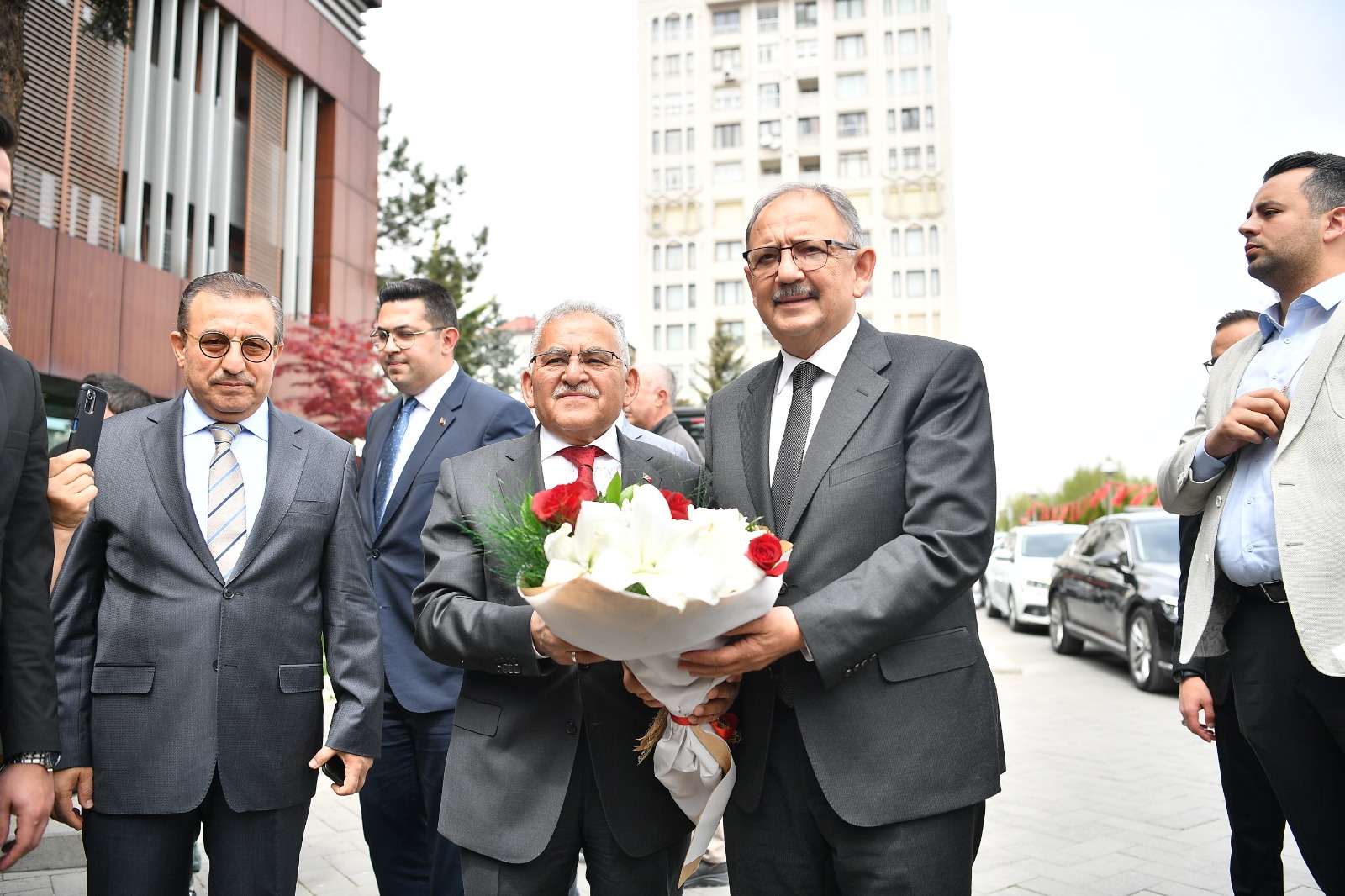 Bakan Özhaseki’den Başkan Büyükkılıç’a “Hayırlı Olsun” Ziyareti