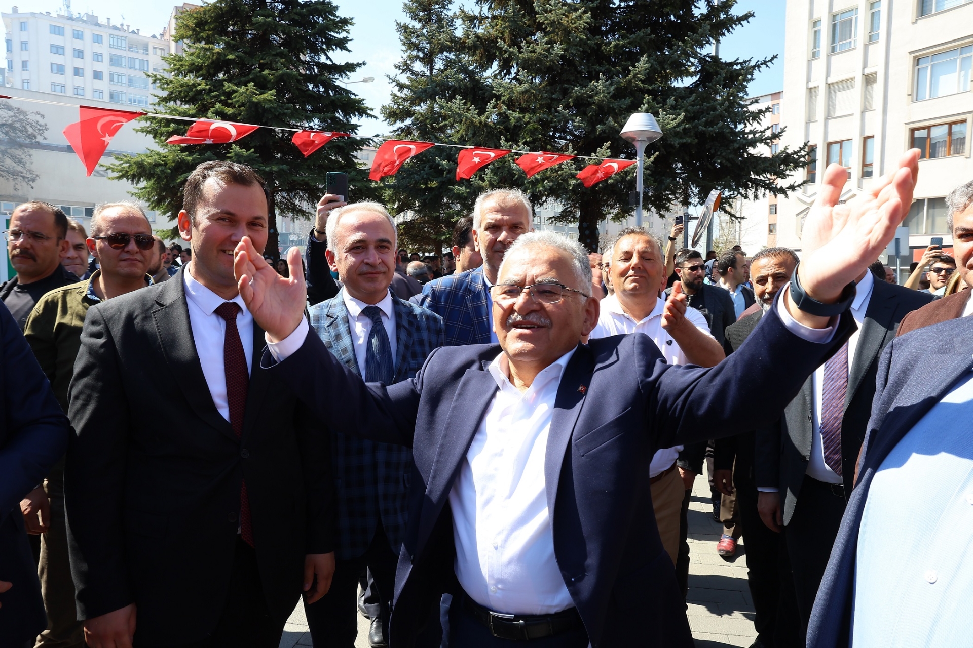 Başkan Büyükkılıç: “Kayserililerin Hizmetkârı Olmaya Devam Edeceğiz”