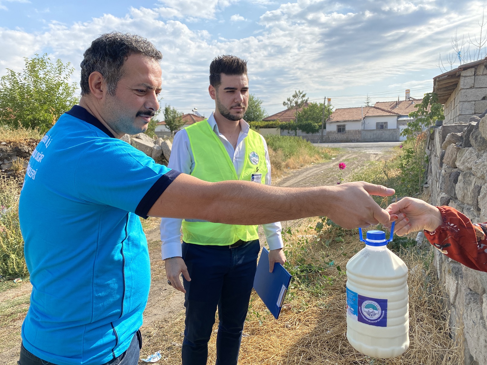 Büyükşehir’den İhtiyaç Sahibi Ailelere “220 Ton Süt” Desteği