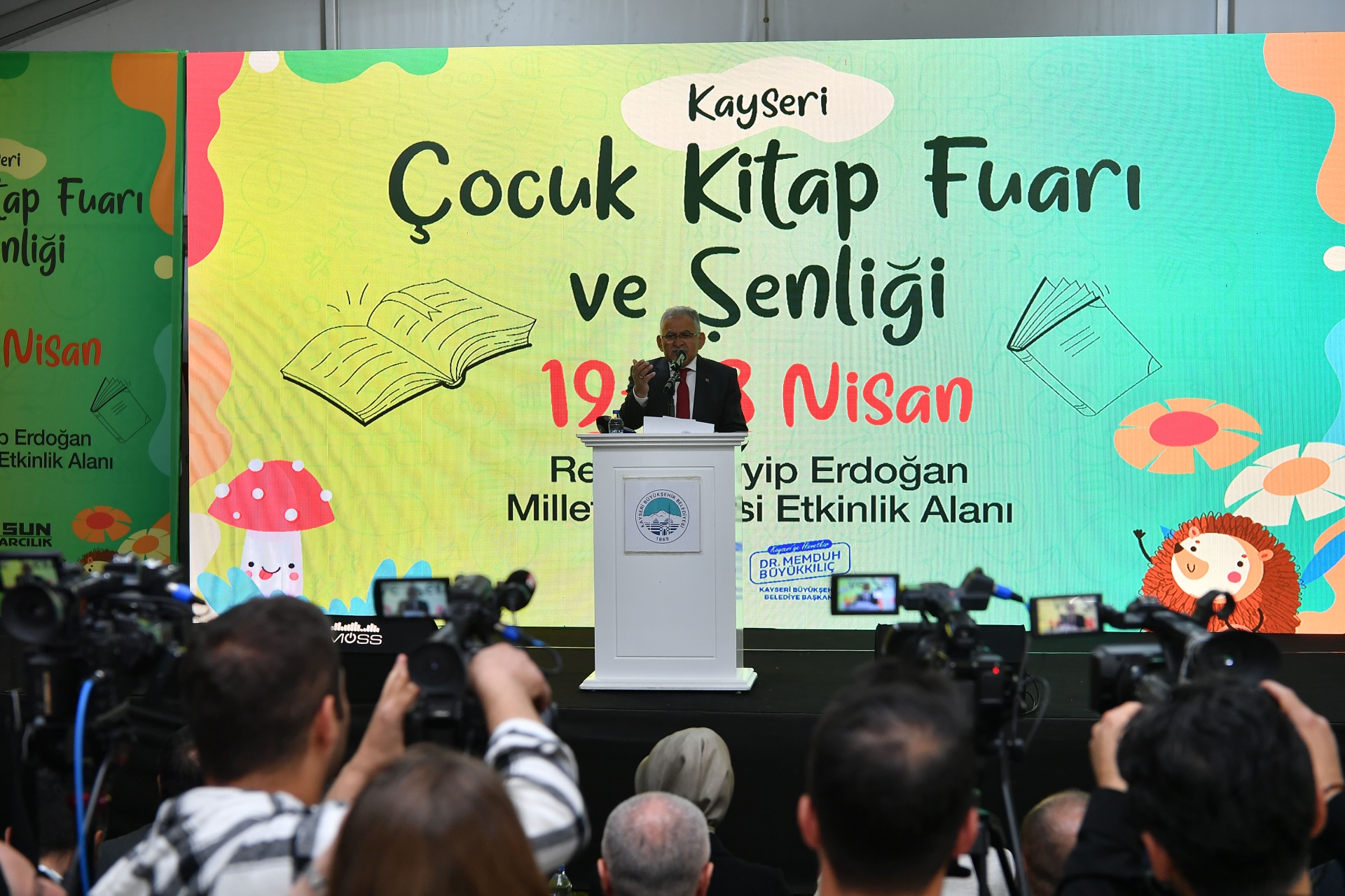 Büyükşehir’in Çocuk Kitap Fuarı ve Şenliği, Hafta Sonu Minikleri Bekliyor