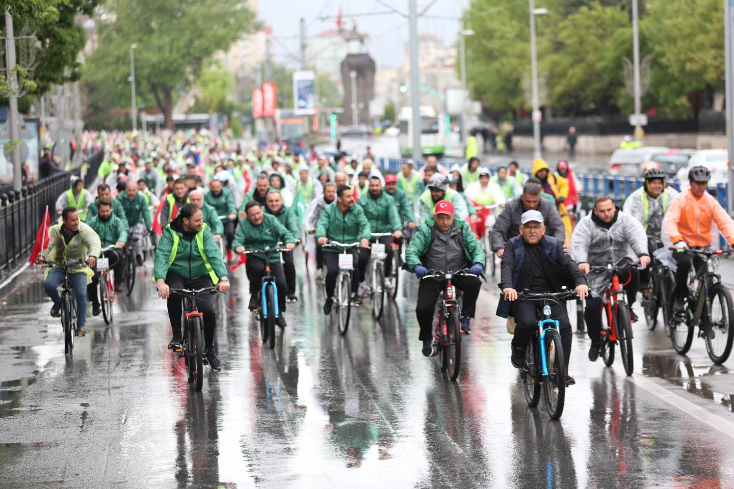 Başkan Büyükkılıç, Bisikletseverlerle ' Sağlıklı Yaşamın Keyfini Birlikte Sürelim' Sloganı İle Pedal Çevirdi