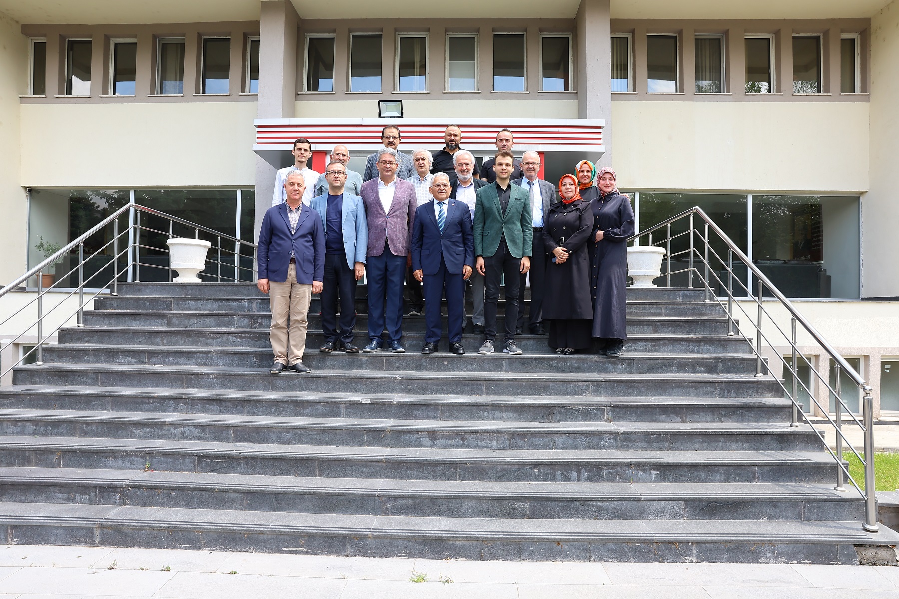 Başkan Büyükkılıç, Üniversiteli Gençlerle Bir Araya Geldi