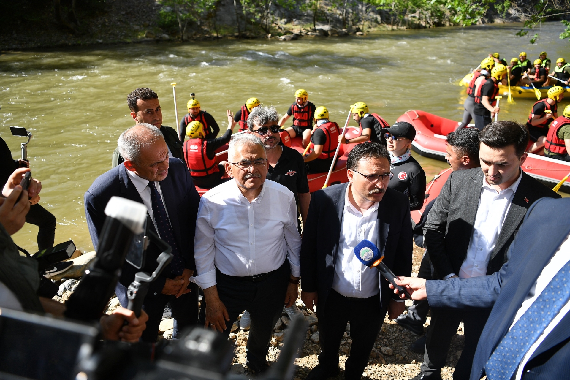 Başkan Büyükkılıç ve Vali Çiçek, Zamantı Irmağı’ndaki “Rafting” Yarışının Startını Verdi